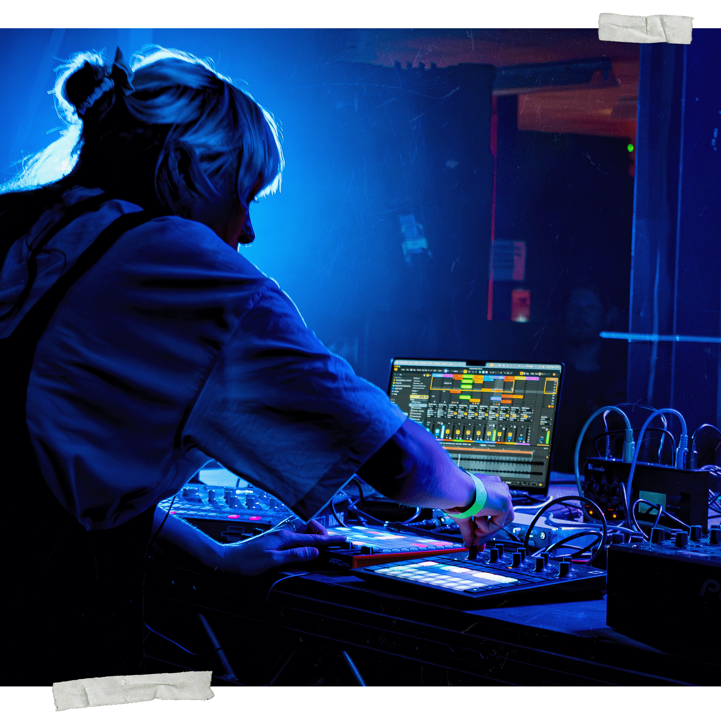 Nadia Struiwigh using Circuit Tracks live