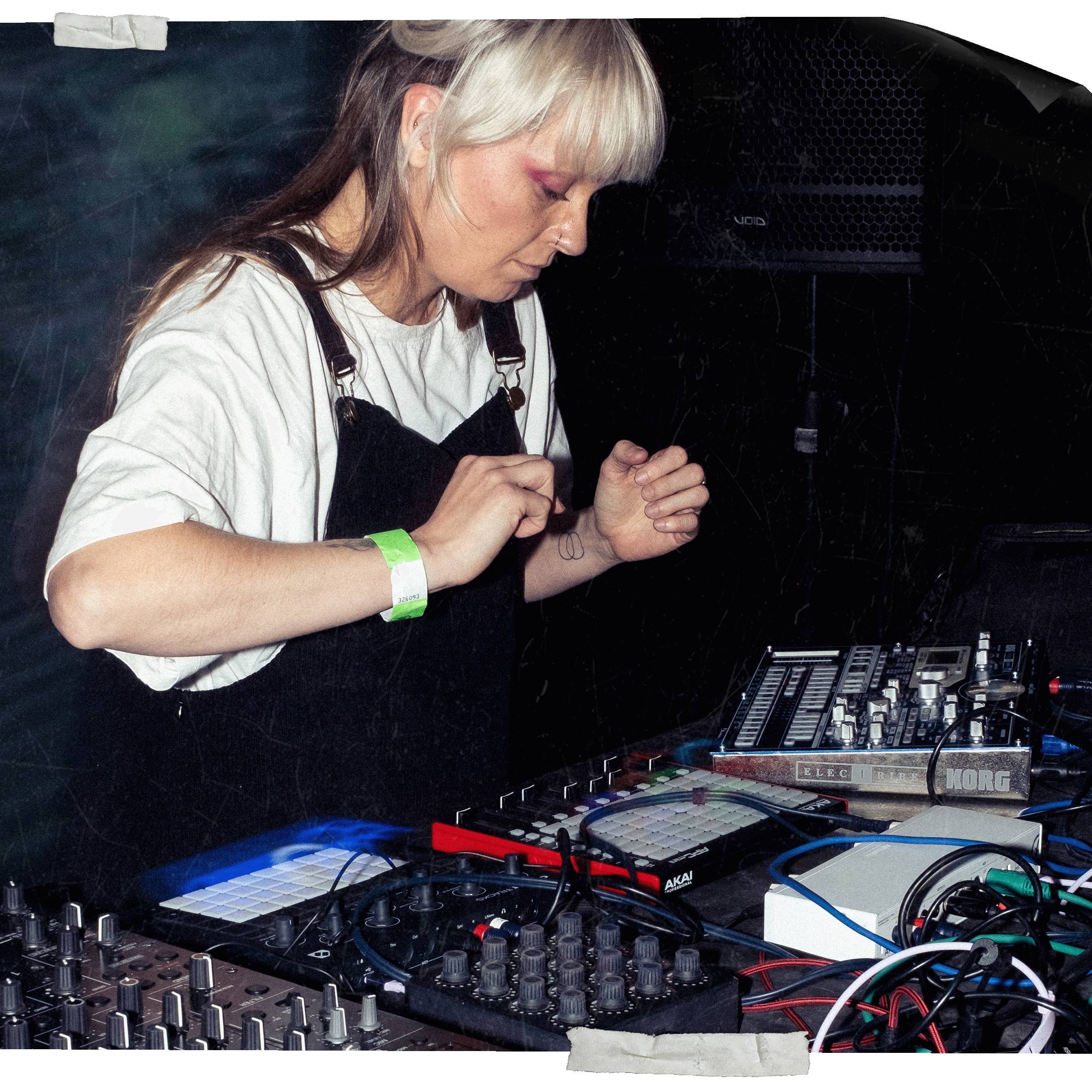Nadia Struiwigh playing Circuit Tracks live